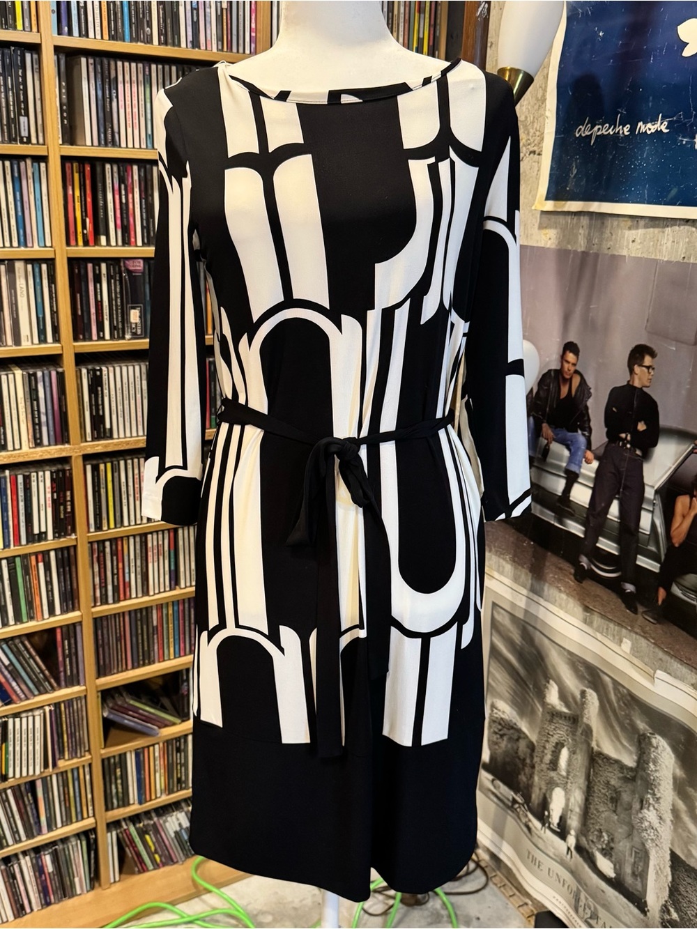 New York & Company - Black & White Geometric Tie-Waist Women's Dress size Small